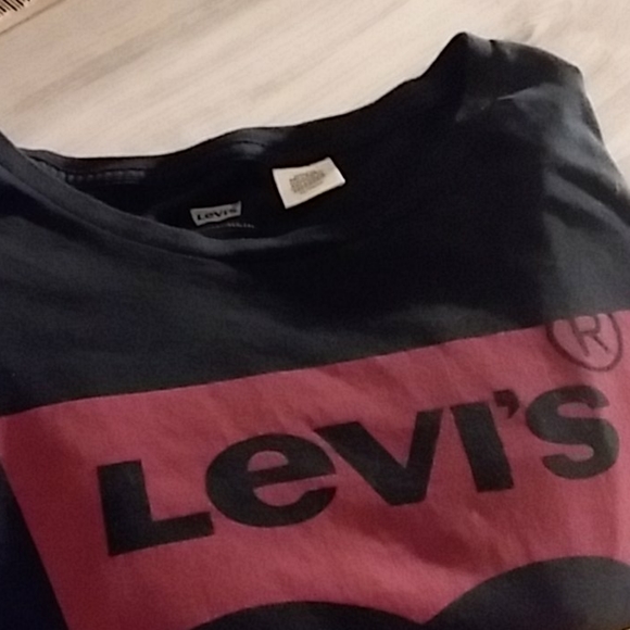 Levi's Logo Tee - Picture 7 of 9
